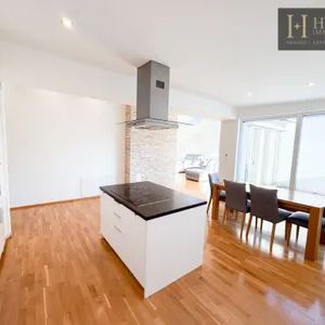Elegante Dachgeschosswohnung mit Terrasse, Klimaanlage & Smart-Home | inkl. Stellplatz - Photo 2