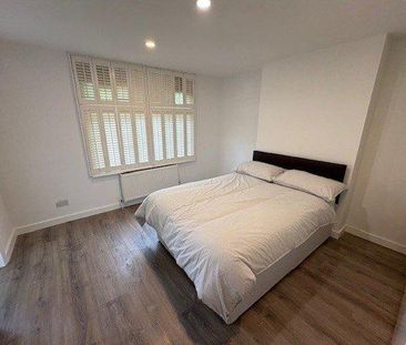 4 bedroom semi-detached house to rent - Photo 3