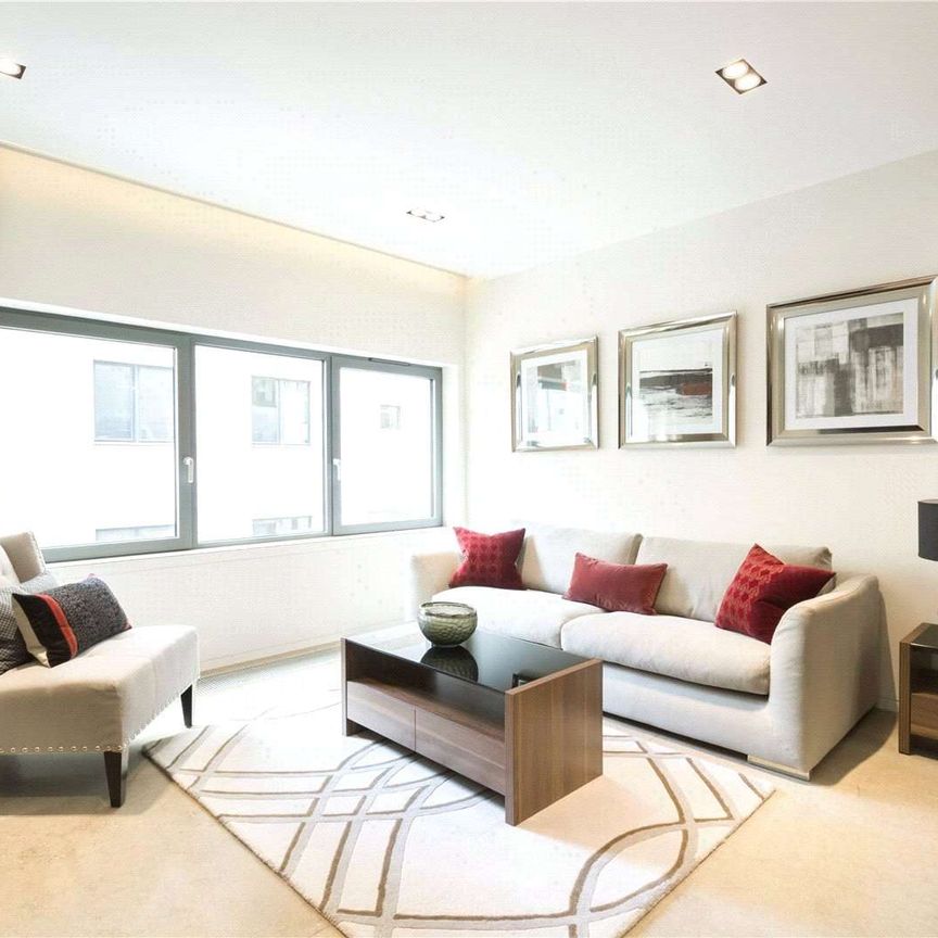 This is a beautiful 2nd floor contemporary apartment with concierge, presented in immaculate condition, enviably situated in the heart of St. James's. - Photo 1