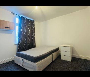 4 Bed Terraced House, Movers Lane, IG11 - Photo 3