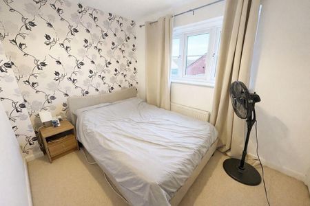 2 bedroom semi-detached house to rent - Photo 3