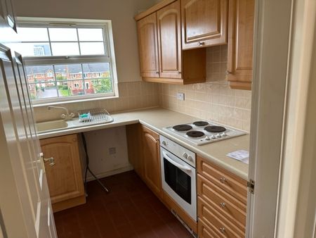 2 bedroom flat on Kilderkin Court, CV1 2UF area. - Photo 4