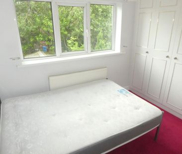 4 bedroom semi-detached house to rent - Photo 1