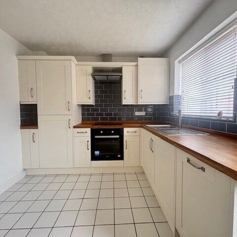 Shawcroft, Sutton-In-Ashfield, NG17 - Photo 1