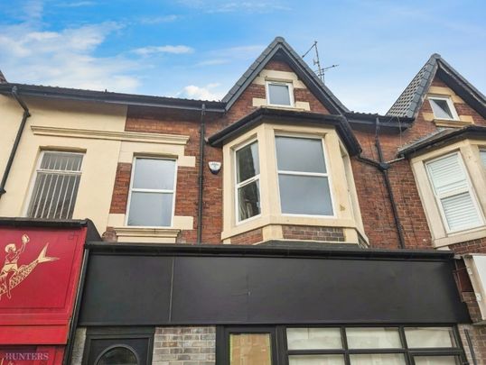 3 bedroom Flat To Let - Photo 1