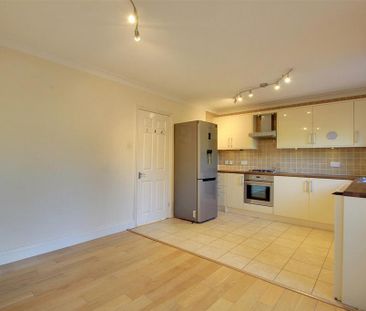 4 bedroom end of terrace house to rent - Photo 4