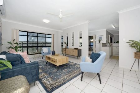 Comfortable Family Living - Photo 3