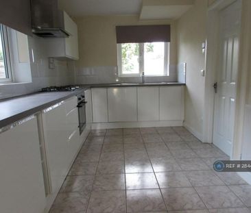3 bedroom semi-detached house to rent - Photo 4