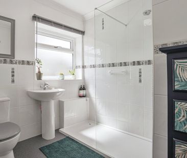 3 bedroom semi-detached house to rent - Photo 5
