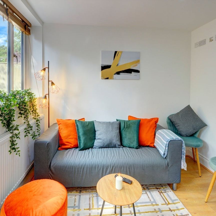 Room in a Shared House, Coombe Street, CV3 - Photo 1