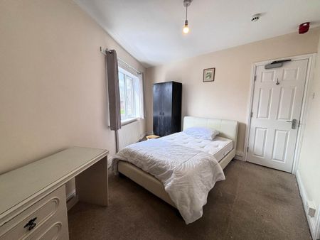 Portlands, Fairfield Avenue Bramley - Photo 5