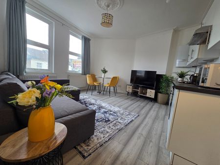 3 Bed Flat, Haydons Road, SW19 - Photo 5