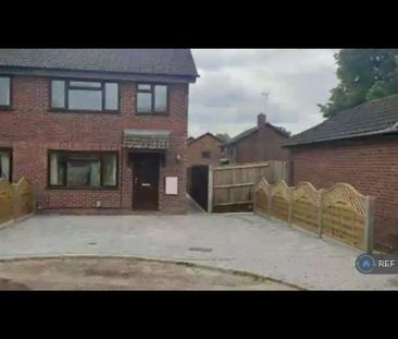 1 bedroom in a house share to rent - Photo 2