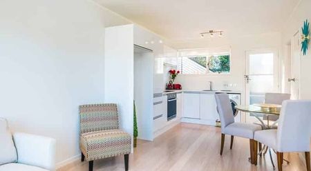 Stylish in Sandringham! - Photo 4