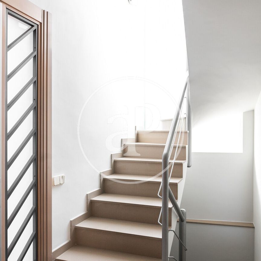 House for Rent in Sant Gervasi - Photo 1