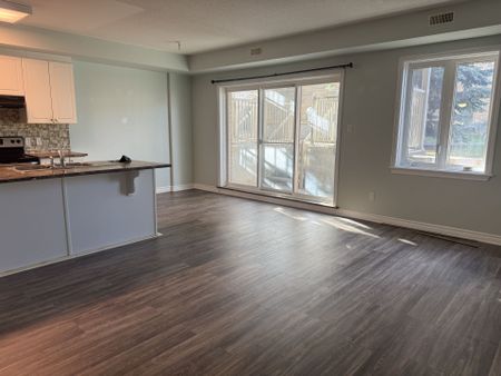 For Lease - 190 Hornchurch Lane Unit# B, Barrhaven, Ontario - Photo 2