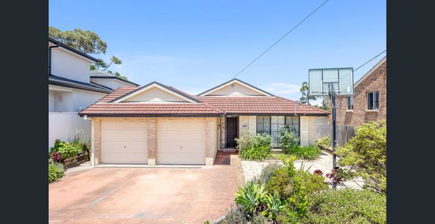 Spacious Family Home in Prime Sylvania Location - Photo 1