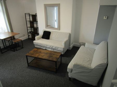 1 bed House Share - To Let - Photo 2