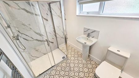 1 bedroom in a house share to rent - Photo 4