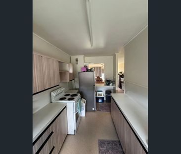 Well-Located, 2-Bed Unit in Bundaberg West. Low-Maintenance & Conve... - Photo 6