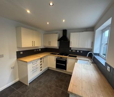 3 bedroom semi-detached house to rent - Photo 5