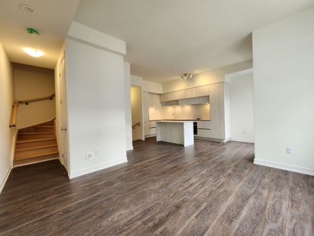 For Lease - 14 David Eyer Drive Unit# 1012, Richmond Hill, Ontario - Photo 2