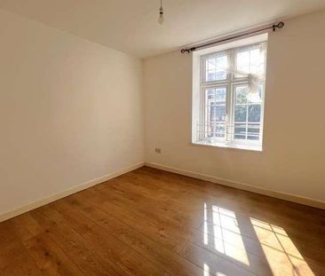 Woking, Surrey, GU21 - Photo 3