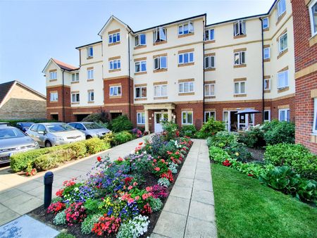 Beaufort Lodge, Woking - Photo 2