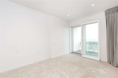 A two bedroom apartment on the twelfth floor with a spectacular terrace offering stunning views of the London Skyline. - Photo 4