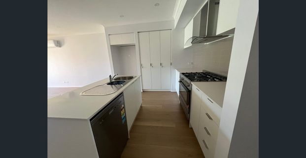 Perfect location & Beautiful place to move in !!!! - Photo 1