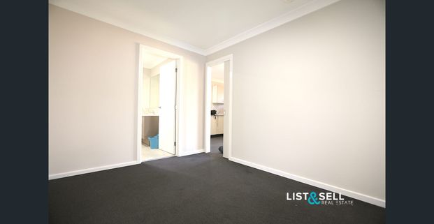 Prime Location! - Photo 1