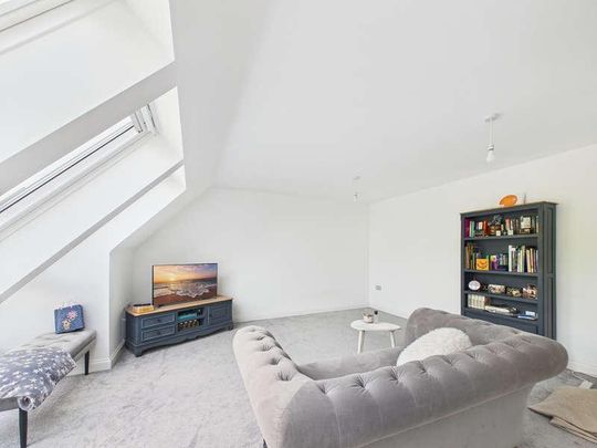 Goodearl Place, Princes Risborough, Buckinghamshire, HP27 - Photo 1