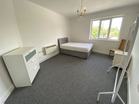 2 bed Flat for Rent - Photo 4