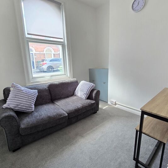 Room 4, 11 Victoria Street, Scarborough - Photo 1