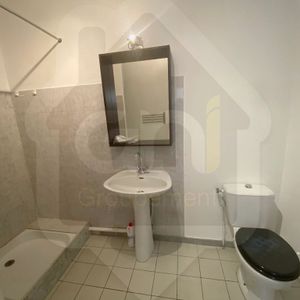 STUDIO MEUBLE CENTRE-VILLE HISTORIQUE 22M2 SALON-DE-PROVENCE, - Photo 3