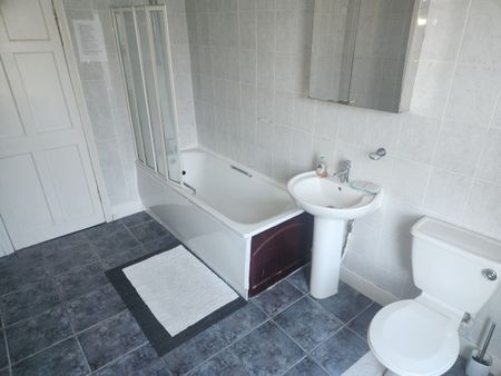 3 Bed Terraced House, Moffat Road, CR7 - Photo 3