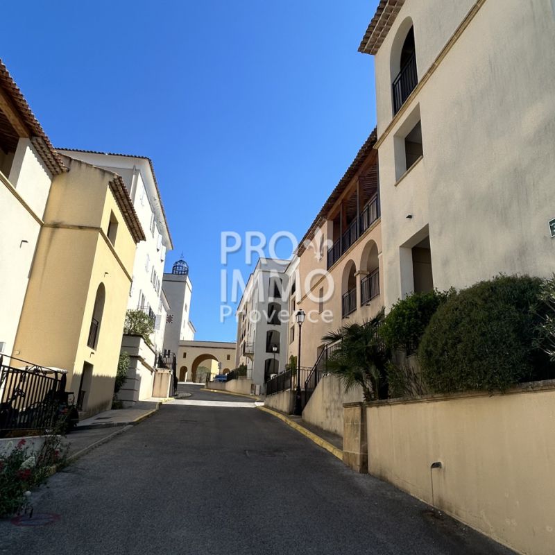 A LOUER MALLEMORT (13370) GOLF DE PONT ROYAL APPARTEMENT TYP - Photo 1