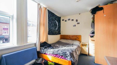 6 bedroom terraced house to rent - Photo 4