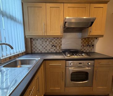 2 Bed Terraced House, West View, LS11 - Photo 1