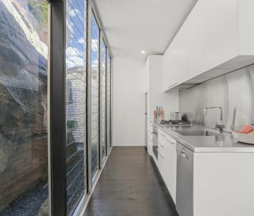 Elegant 3-Bedroom Home in Peaceful Lilyfield Pocket - Photo 1