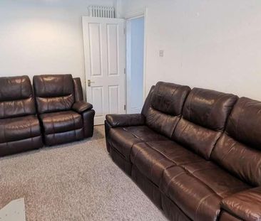 Bedroom Detached House In Winton, BH9 - Photo 2