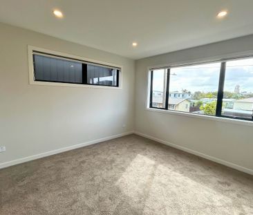 5 Bedrooms on Derrett Pl - Photo 3