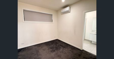 Stylish 2B2B Townhouse in Prime Preston Location - Photo 3