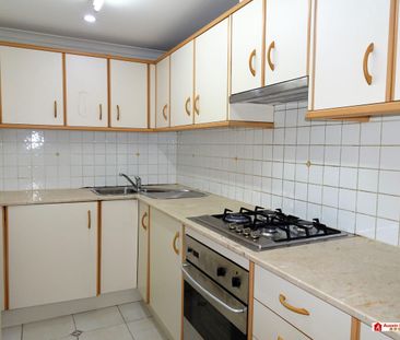Stunning 3-Bedroom Apartment in an Ultra-Convenient Location - Photo 4