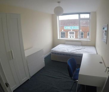 4 bedroom apartment to rent - Photo 3