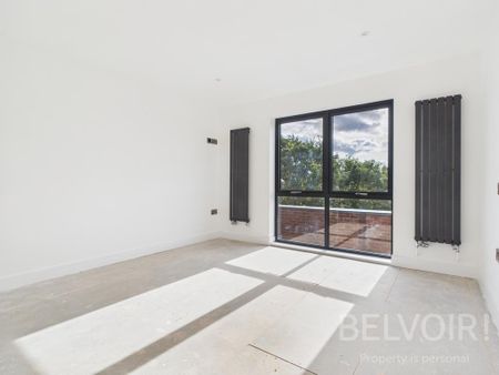 4 bedroom semi-detached house to rent - Photo 3