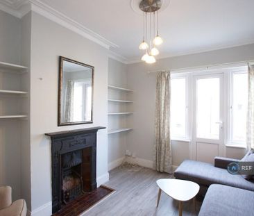 3 bedroom flat to rent - Photo 1