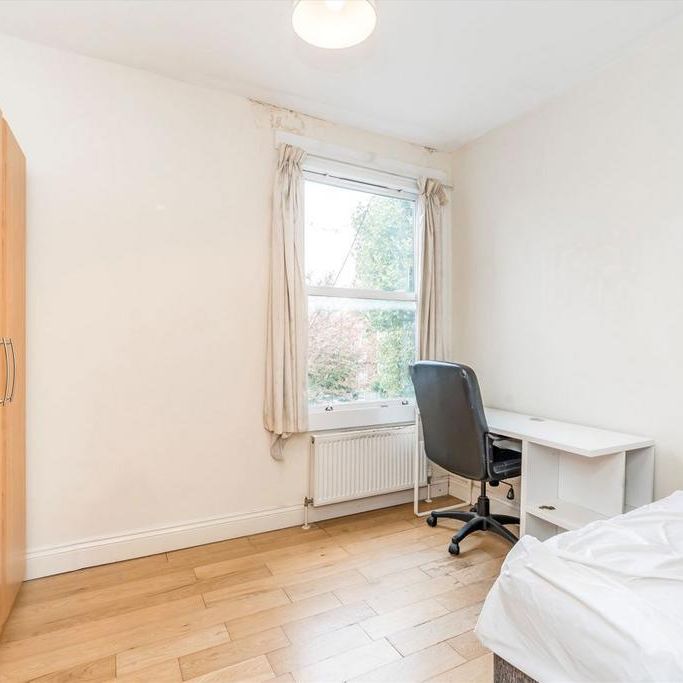 5 bedroom flat to rent - Photo 1