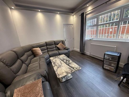 6 bedroom house to rent - Photo 1