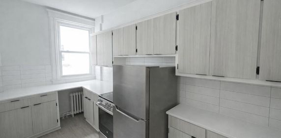 Recently Renovated 3½ Apartments Available - A louer • For Rent - Photo 2